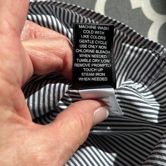 Torrid poplin button front shirt sz2x - Picture 11 of 12